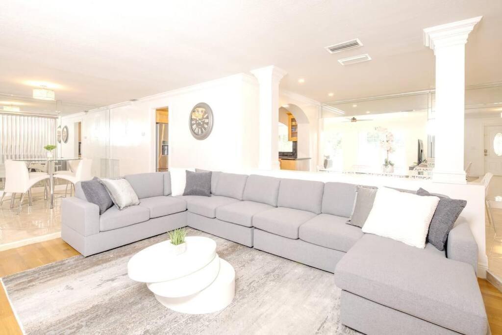 Stunning Lake-Front Villa With Pool & Spa Pembroke Pines Extérieur photo